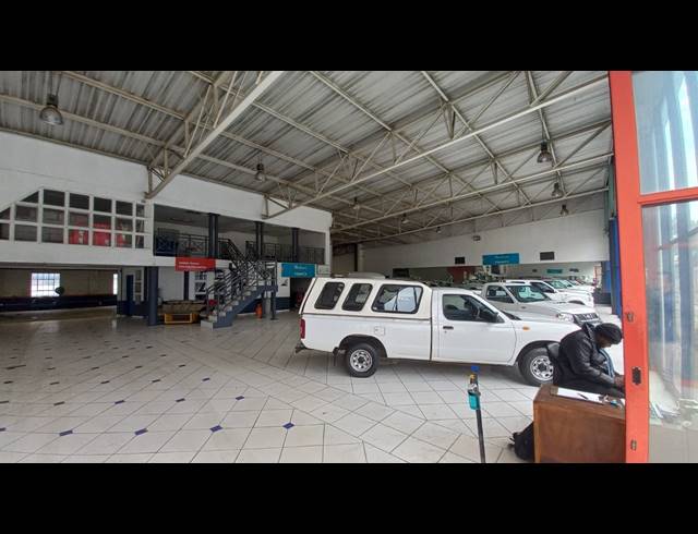 2,300M² SHOWROOM FOR SALE IN ANDERBOLT